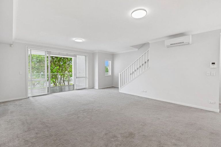 Photo of property in 29 Landmark Terrace, Orewa, 0931