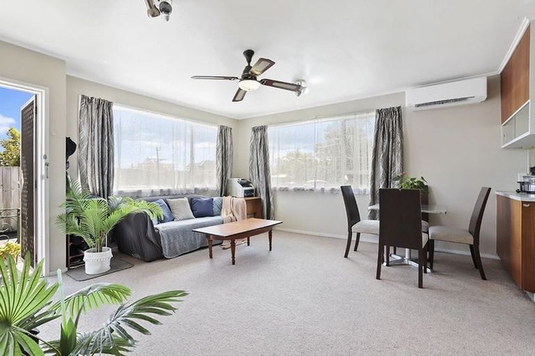 Photo of property in 1/4 Pomaria Road, Henderson, Auckland, 0610