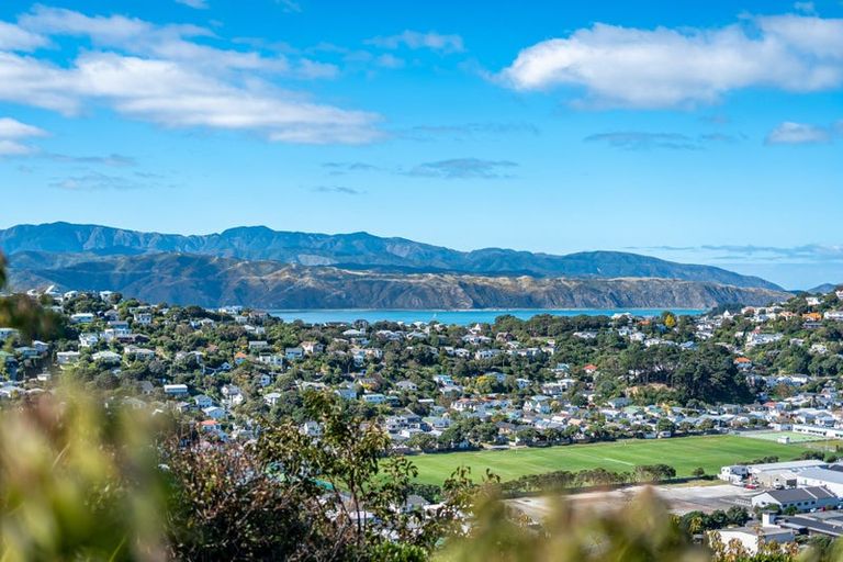 Photo of property in 11 Tamahine Street, Maupuia, Wellington, 6022