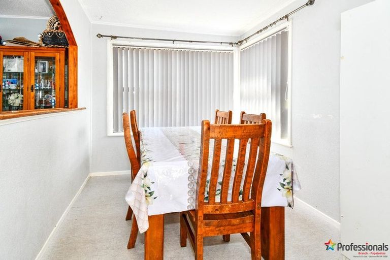 Photo of property in 14 Kemble Close, Mangere, Auckland, 2022