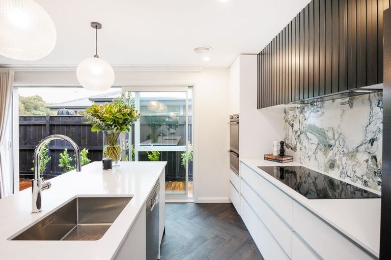 Photo of property in 6 Solitude Crescent, Kelvin Grove, 4414