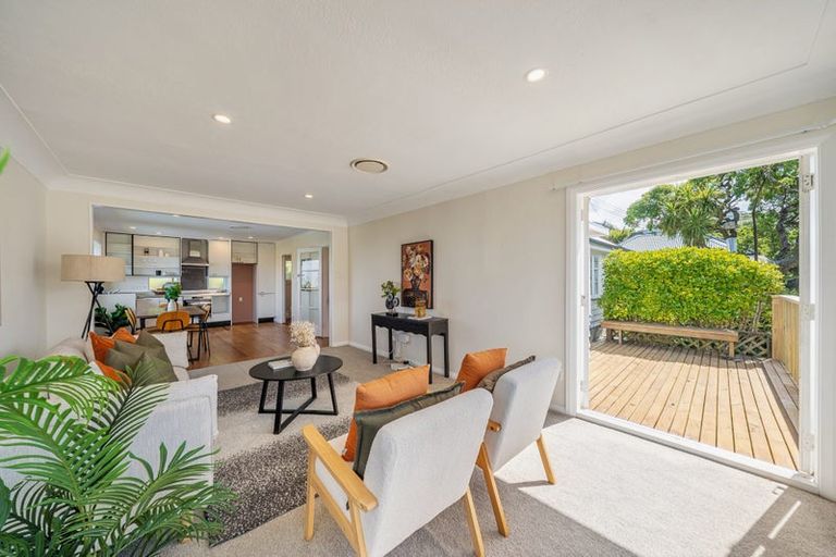 Photo of property in 3 Mertoun Terrace, Highbury, Wellington, 6012