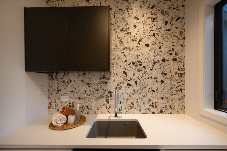 Photo of property in 11 Awanui Avenue, Hokowhitu, Palmerston North, 4410