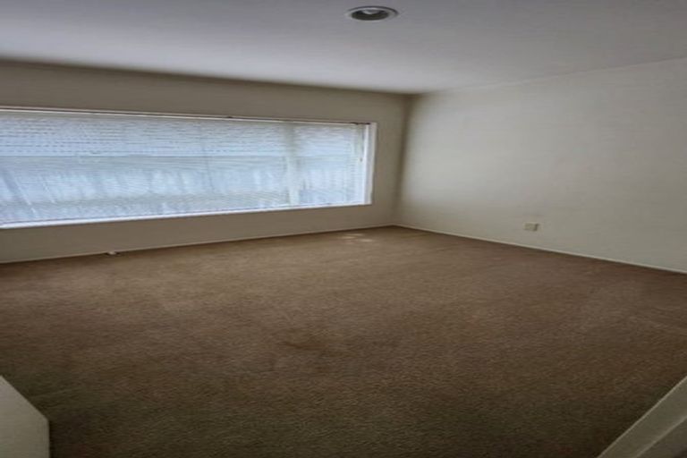 Photo of property in 2/12 Nakhle Place, Manurewa, Auckland, 2105