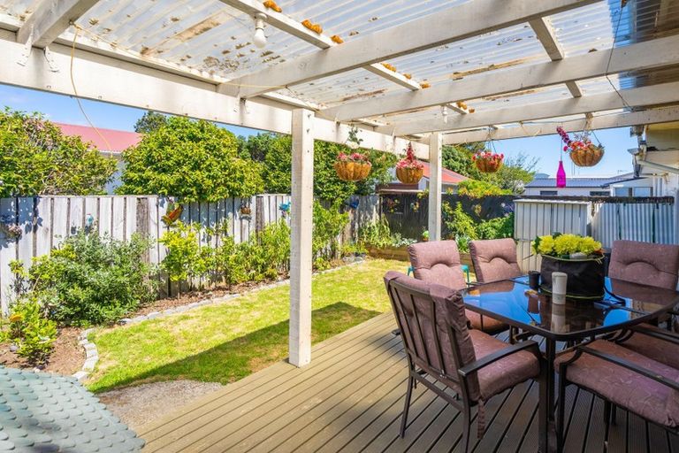 Photo of property in 1 Elder Grove, Paraparaumu, 5032
