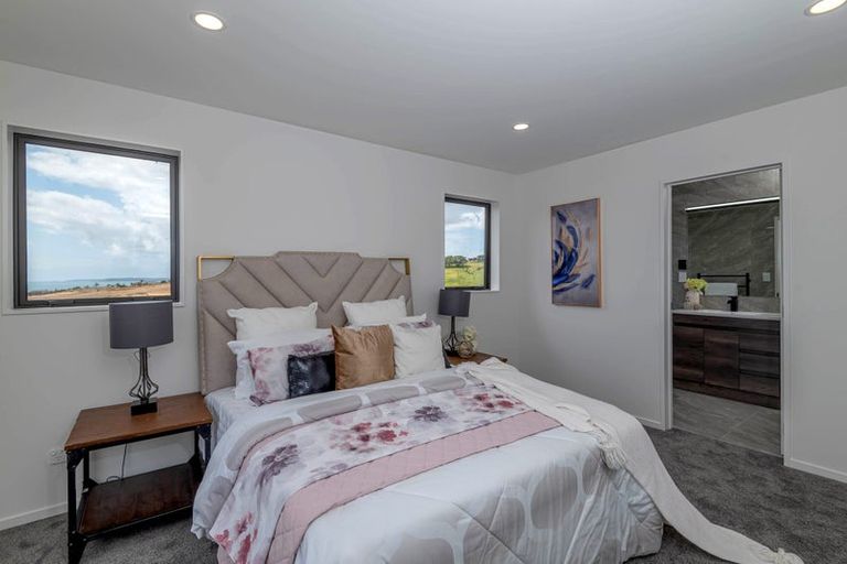 Photo of property in 10 Rockpool Road, Orewa, 0931