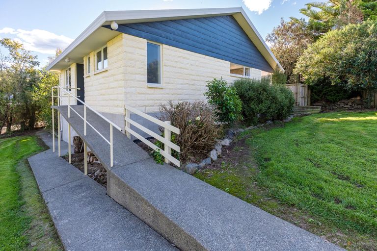 Photo of property in 5 Hayes Street, Waimate, 7924