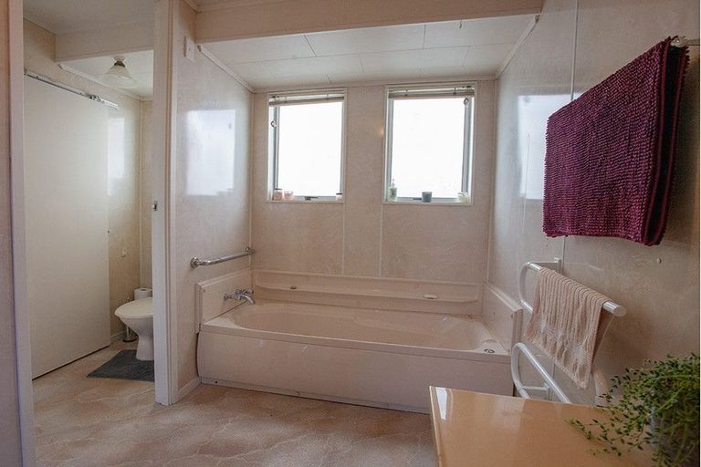 Photo of property in 34 Clifton Drive, Waitara, 4320