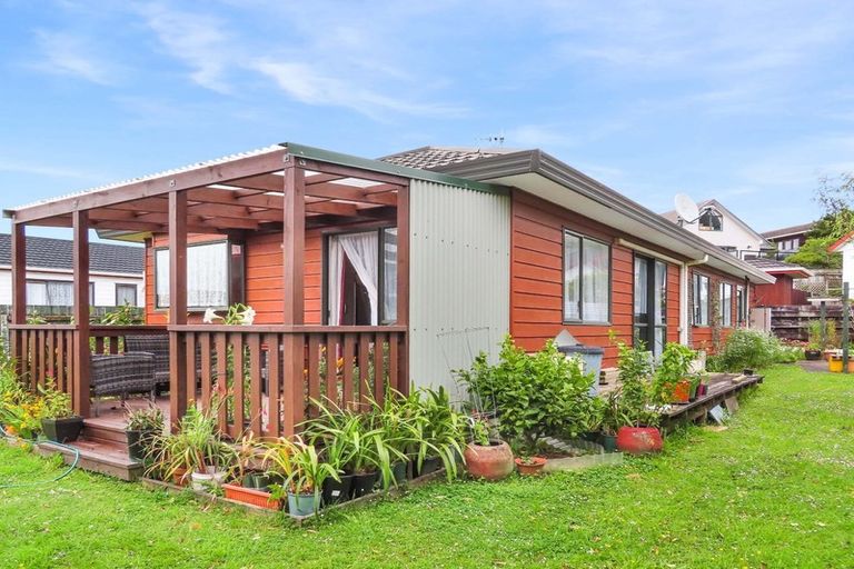 Photo of property in 2/3 Opurere Grove, Tirohanga, Lower Hutt, 5010