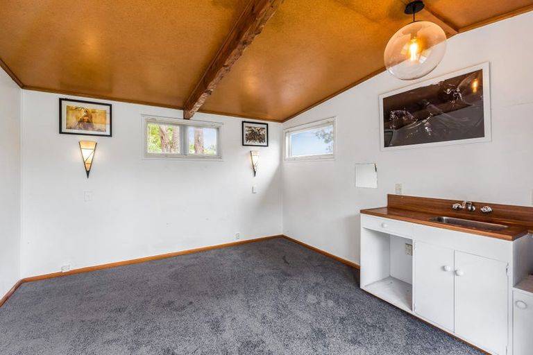 Photo of property in 50 Winara Avenue, Waikanae, 5036