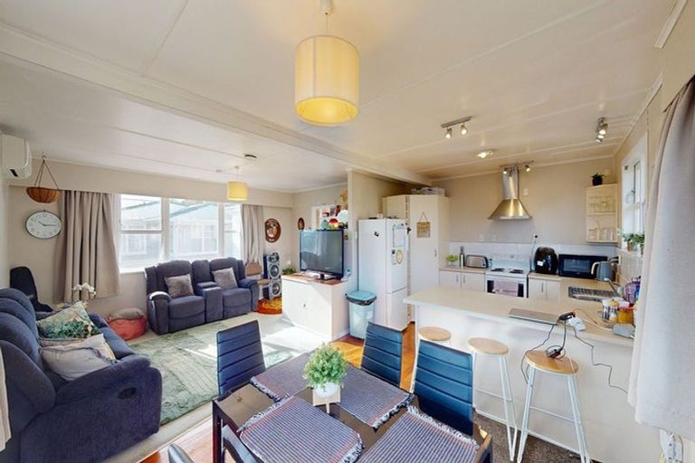 Photo of property in 12 Baylands Drive, Newlands, Wellington, 6037