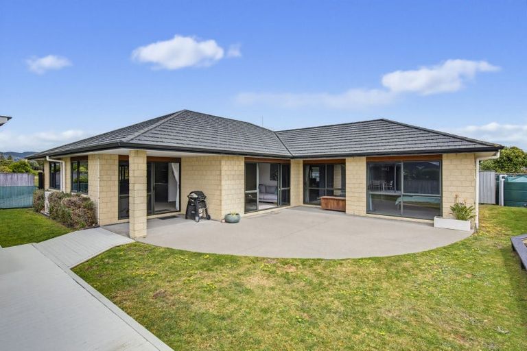Photo of property in 1 William Noel Place, Waikanae Beach, Waikanae, 5036