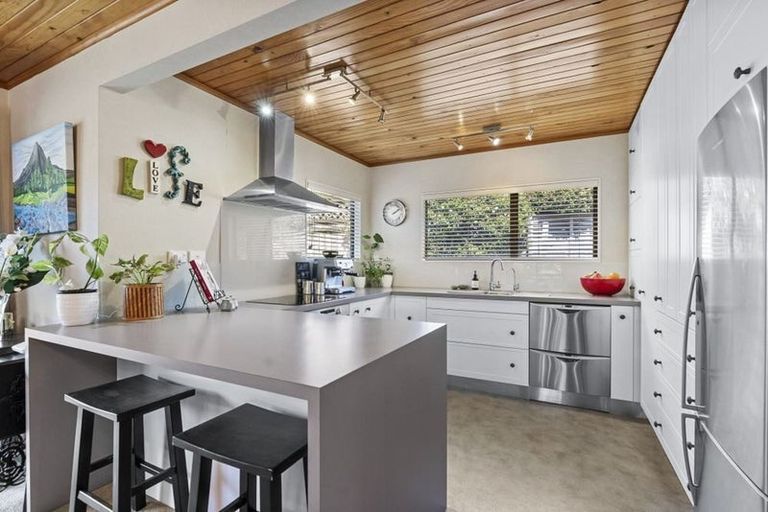 Photo of property in 28 Rossiter Crescent, Lynmouth, New Plymouth, 4310