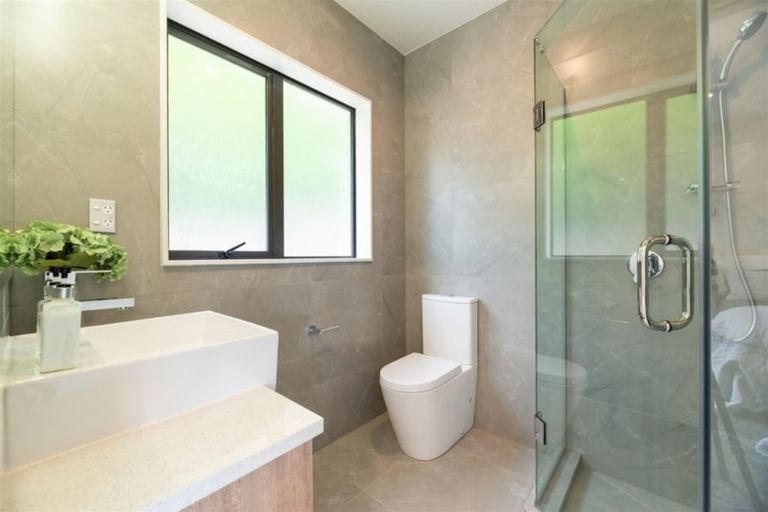 Photo of property in 19 Reserva Crescent, Kumeu, 0810