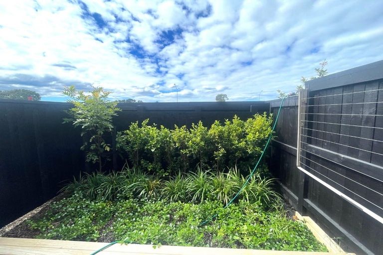 Photo of property in 33 Parkwood Avenue, Westgate, Auckland, 0614