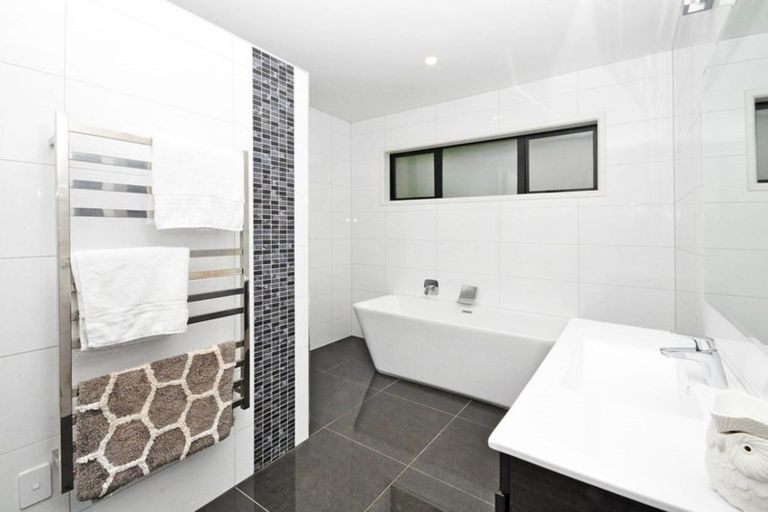 Photo of property in 18a Awhitu Road, Waiuku, 2683