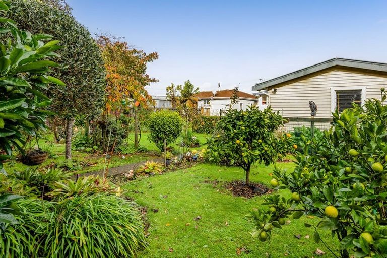Photo of property in 50 Reid Avenue, Hawera, 4610