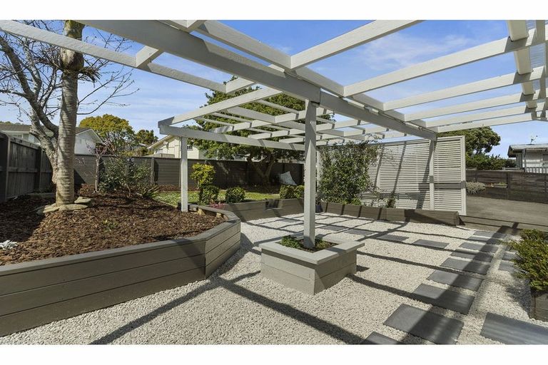 Photo of property in 43 Archmillen Avenue, Pakuranga Heights, Auckland, 2010