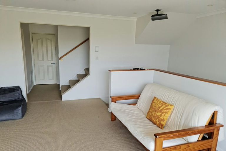 Photo of property in 140 Glanmire Road, Newlands, Wellington, 6037