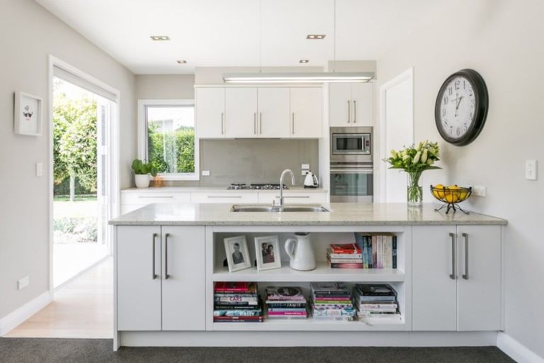 Photo of property in 82 Rochfort Road, Havelock North, 4130