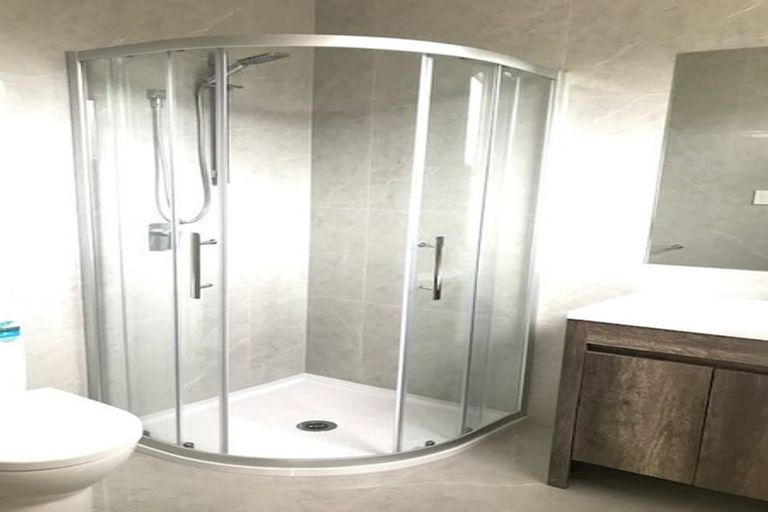 Photo of property in 1a Harrowglen Drive, Northcross, Auckland, 0632