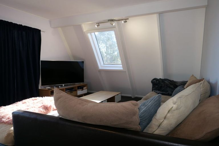 Photo of property in 9 Toporoa View, Ascot Park, Porirua, 5024