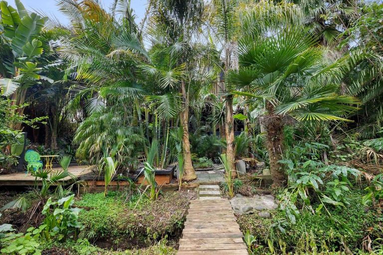 Photo of property in 70 Seaview Road, Marfell, New Plymouth, 4310