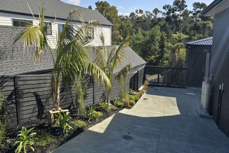 Photo of property in 8 Henry Blyth Lane, Greenhithe, Auckland, 0632