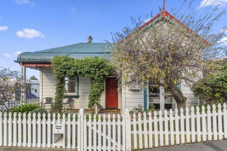 Photo of property in 1 Pitarua Street, Thorndon, Wellington, 6011