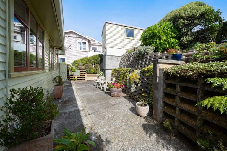 Photo of property in 6 Te Reinga View, Tawa, Wellington, 5028