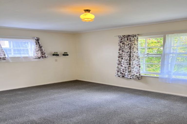 Photo of property in 54 Redlands Grove, Swanson, Auckland, 0612