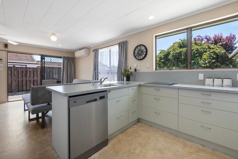 Photo of property in 48 Chaucer Street, Leamington, Cambridge, 3432