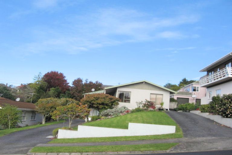 Photo of property in 8 Copperfield Terrace, Mellons Bay, Auckland, 2014
