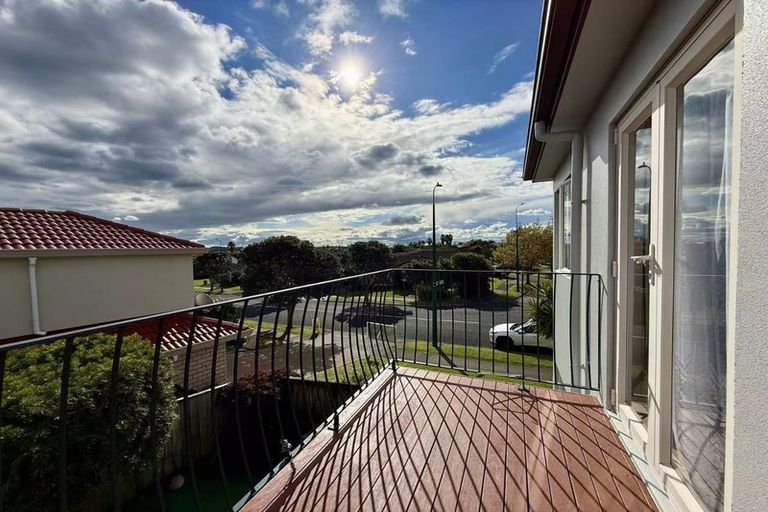 Photo of property in 84 Moyrus Crescent, East Tamaki Heights, Auckland, 2016