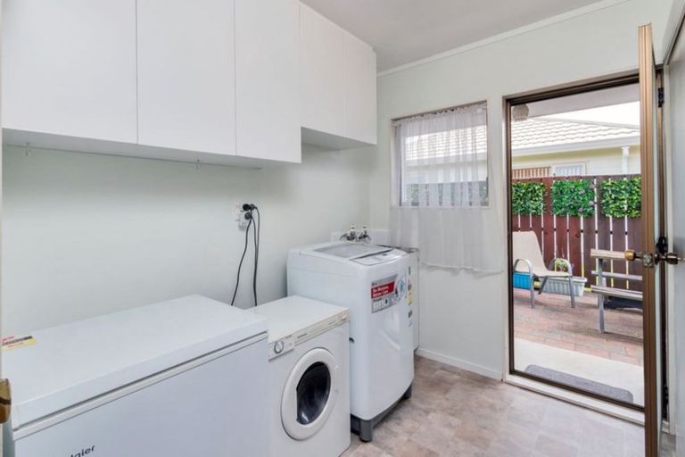 Photo of property in 2/27a Scott Road, Papakura, 2110