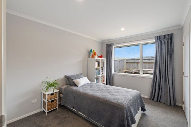 Photo of property in 1 Gibraltar Way, Fitzherbert, Palmerston North, 4410