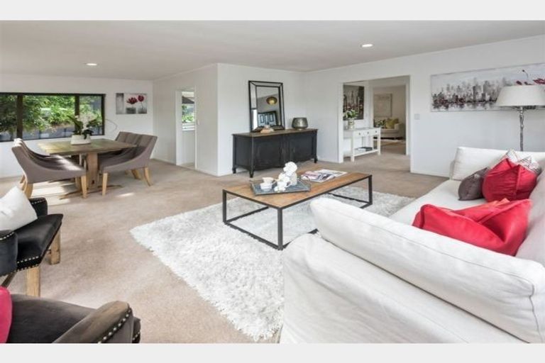 Photo of property in 53 Mirrabooka Avenue, Botany Downs, Auckland, 2010