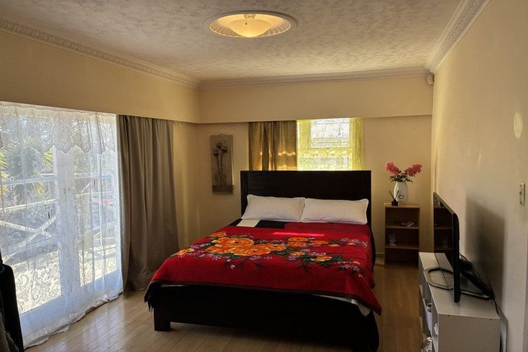Photo of property in 49 Woodglen Road, Glen Eden, Auckland, 0602
