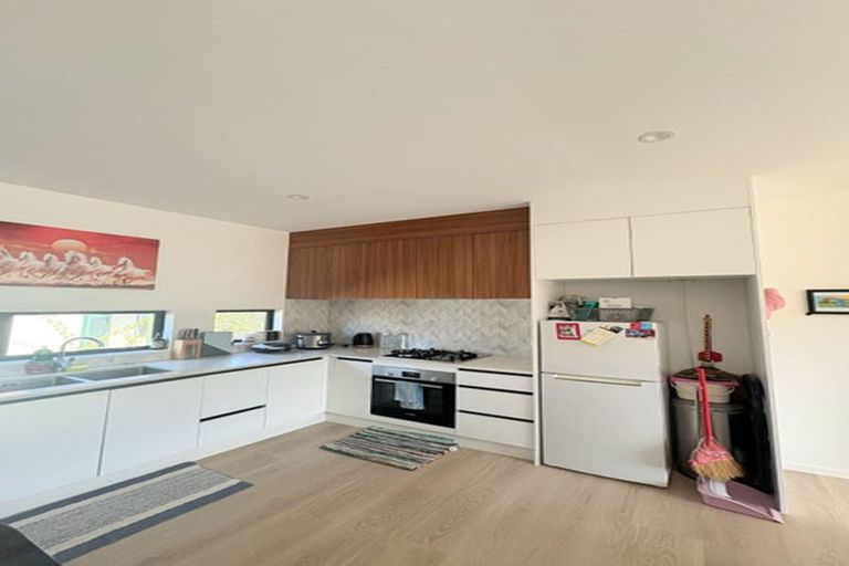 Photo of property in 20f Gilliam Street, New Lynn, Auckland, 0600