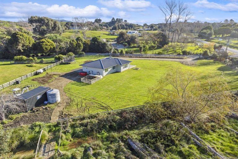 Photo of property in 105 Peka Peka Road, Peka Peka, Waikanae, 5391