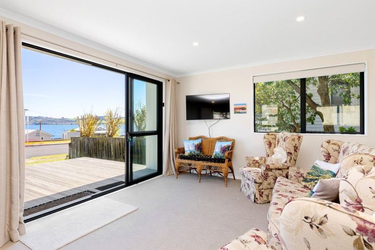 Photo of property in 1/202 Lake Terrace, Waipahihi, Taupo, 3330