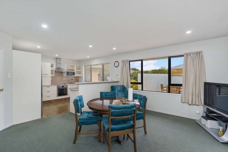 Photo of property in 6 Mclean Place, Woodend, 7610