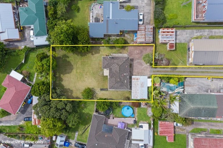 Photo of property in 100 Te Atatu Road, Te Atatu South, Auckland, 0610