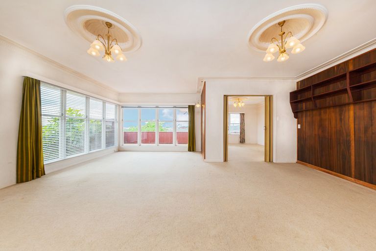 Photo of property in 4301 Great North Road, Glendene, Auckland, 0602