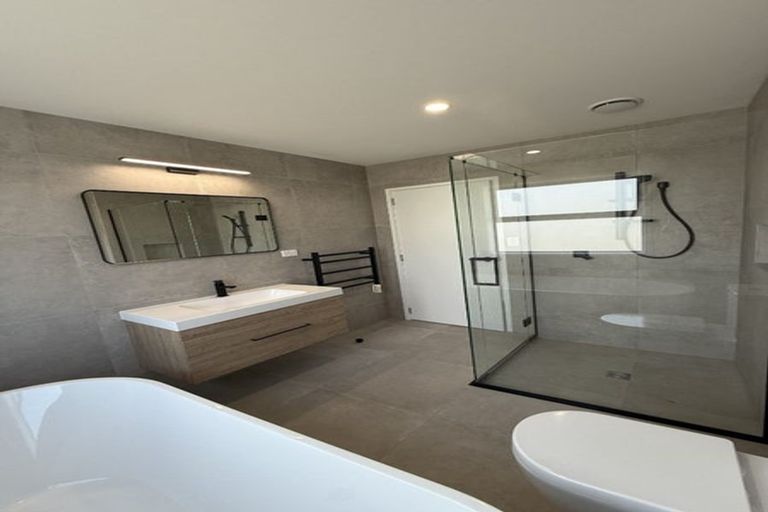 Photo of property in 5 Johnson Place, Stillwater, Silverdale, 0993