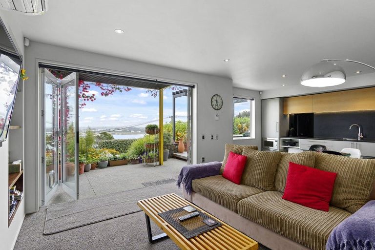 Photo of property in 36 Saint Andrews Hill Road, Mount Pleasant, Christchurch, 8081
