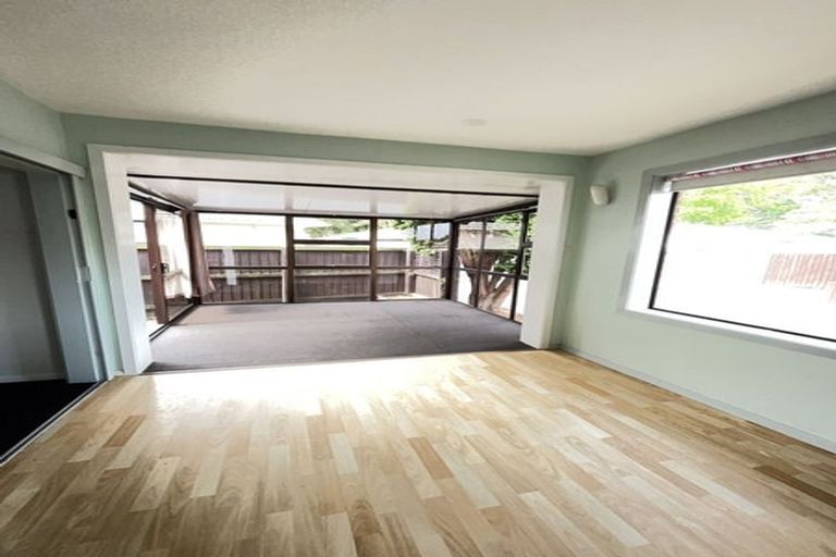 Photo of property in 10 Oakhurst Place, Russley, Christchurch, 8042