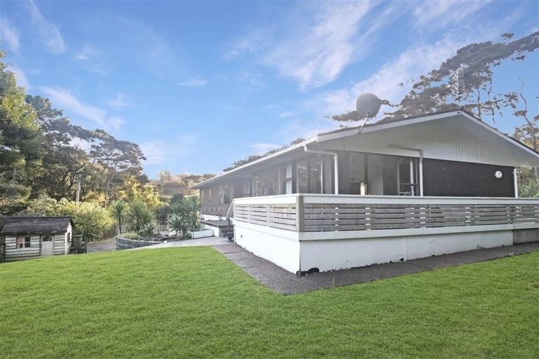 Photo of property in 14 Chenery Road, Red Beach, 0932