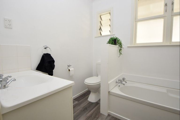 Photo of property in 89 Victoria Street, Carterton, 5713