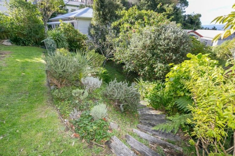 Photo of property in 82 Todman Street, Brooklyn, Wellington, 6021